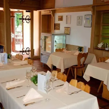 Landgut Jungfleisch Hotell Gries